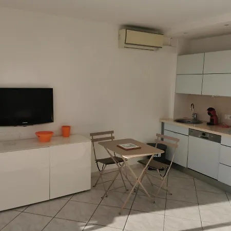 Les Pins 2p Le Tropique Апартаменты *